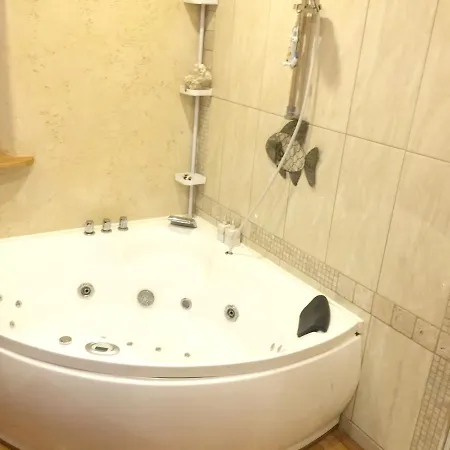 Avec Piscine Privee A *