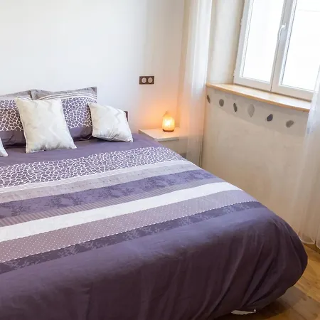Apartament Avec Piscine Privee A