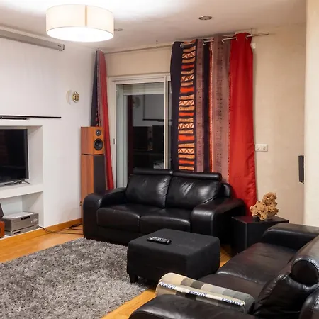 Apartament Avec Piscine Privee A *