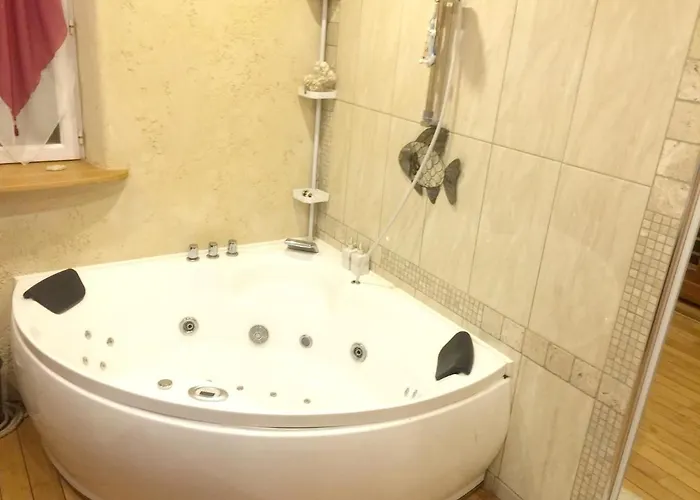 Avec Piscine Privee A *