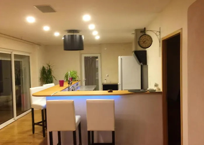 Avec Piscine Privee A